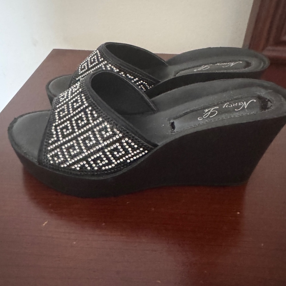 Clogs - new - Picture 2 of 3